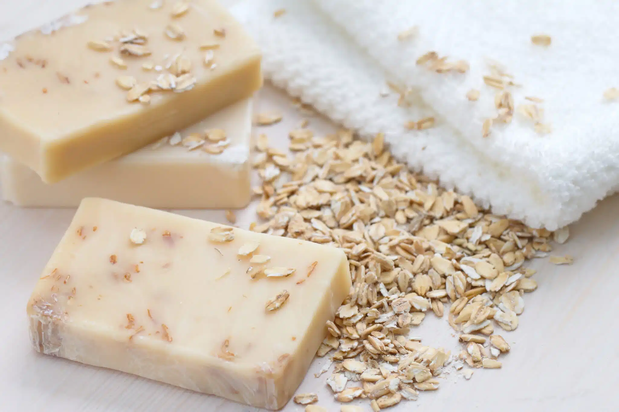 Savon maison aux flocons d'avoine et lait ecz&eacute;ma d&eacute;mangeaison peau s&egrave;che et irrit&eacute;e irritation