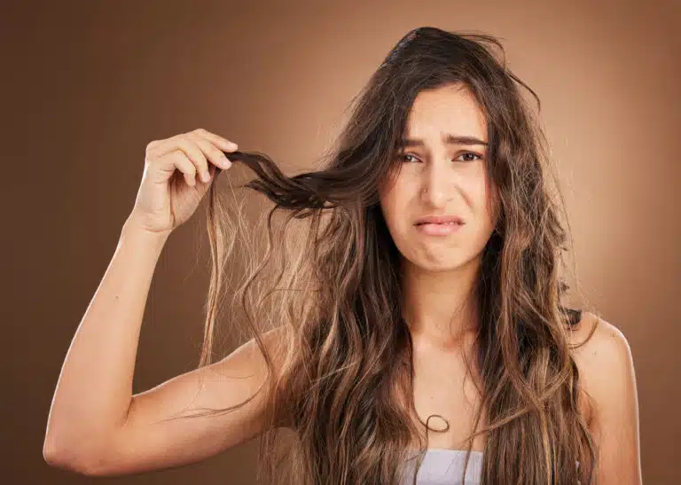 cheveux secs et ab&icirc;m&eacute;s noeuds probl&egrave;me capillaire perte chute