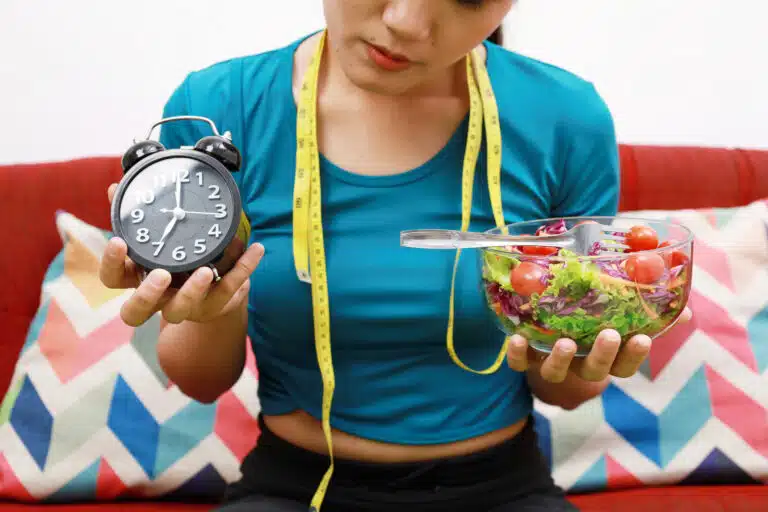 horaire heure du repas je&ucirc;ne perte de poids maigrir mincir manger &agrave; certains horaires