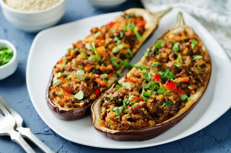 Aubergines farcies de viande hach&eacute;e quinoa l&eacute;gumes