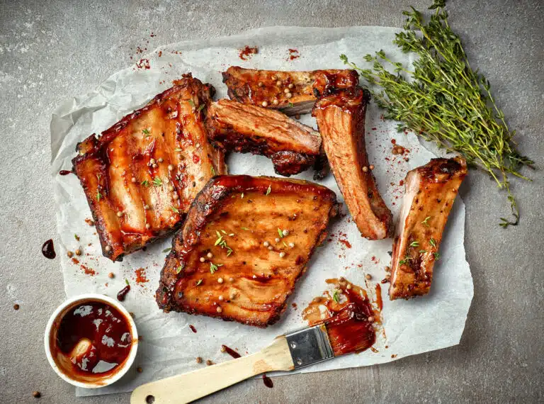 C&ocirc;telettes de porc grill&eacute;es au barbecue marinade