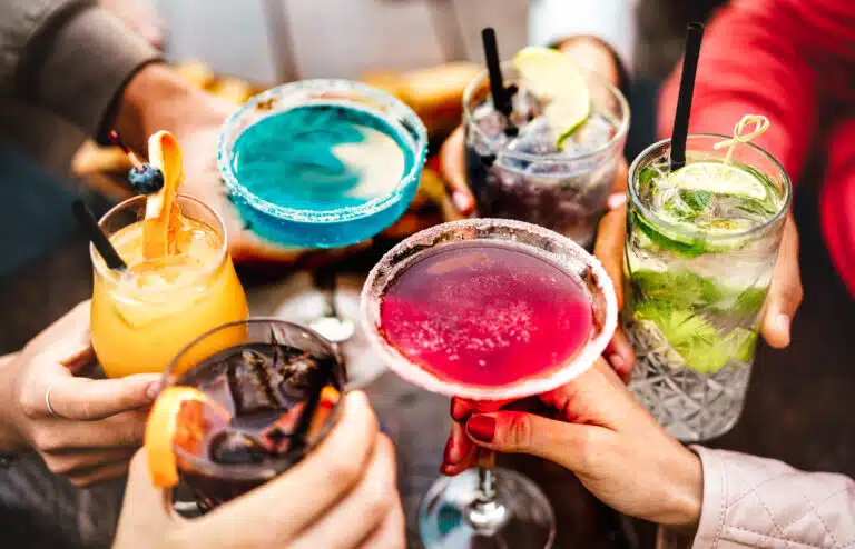 boissons multicolores cocktails mocktails