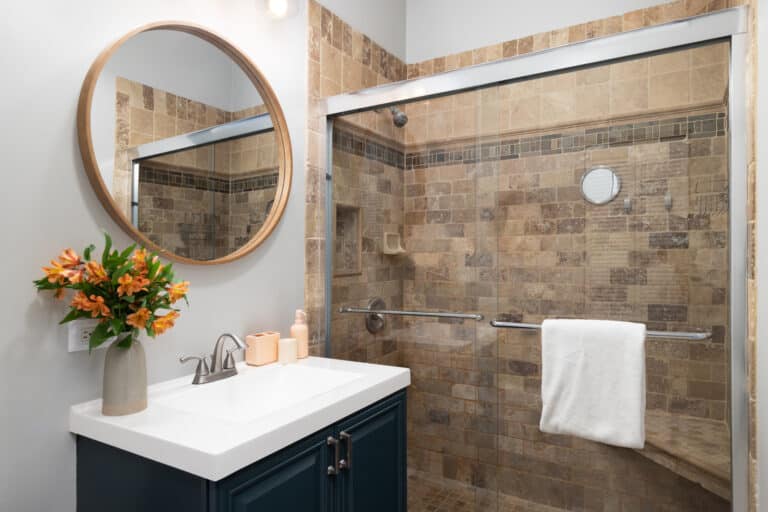 cabine de douche salle de bain sans fen&ecirc;tre carrelage lavabo