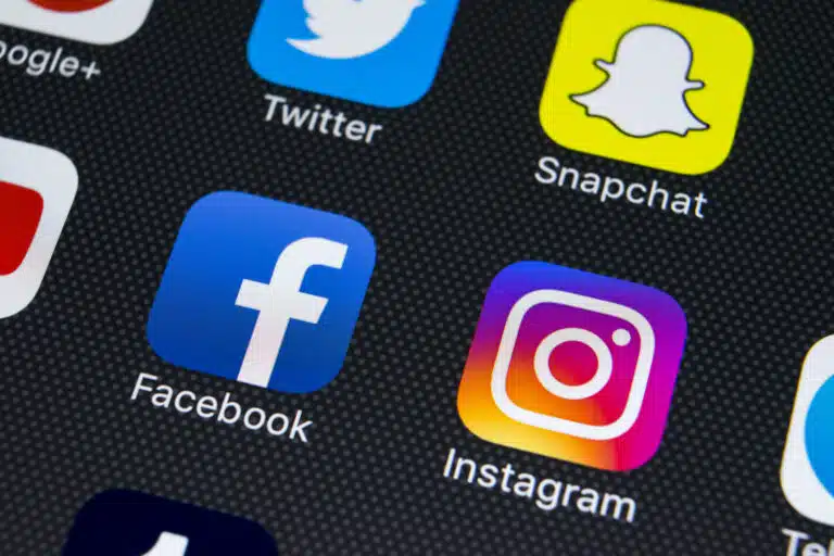 facebook instagram r&eacute;seaux sociaux