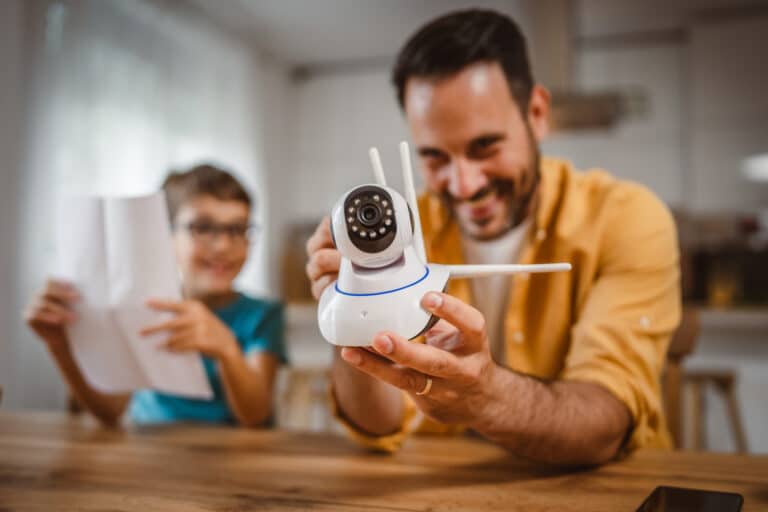 installer une cam&eacute;ra de surveillance en int&eacute;rieur s&eacute;curit&eacute; CCTV maison