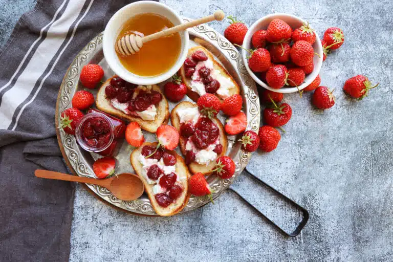 tartine fraises ricotta et miel recettes virales printemps