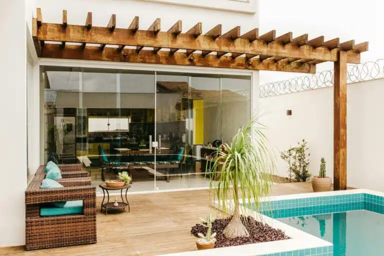 terrasse piscine espace ext&eacute;rieur