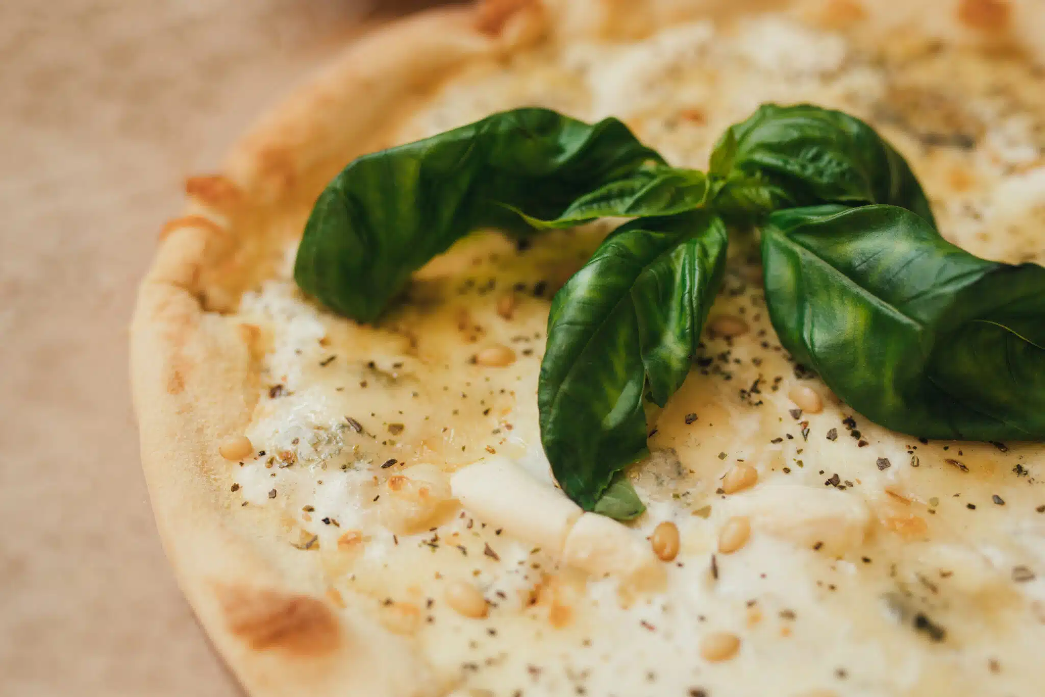 Les secrets d'une p&acirc;te focaccia fa&ccedil;on pizza : crousti-moelleuse &agrave; souhait