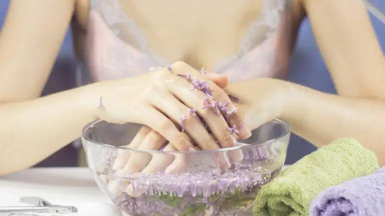 bain d'ongles soin des mains