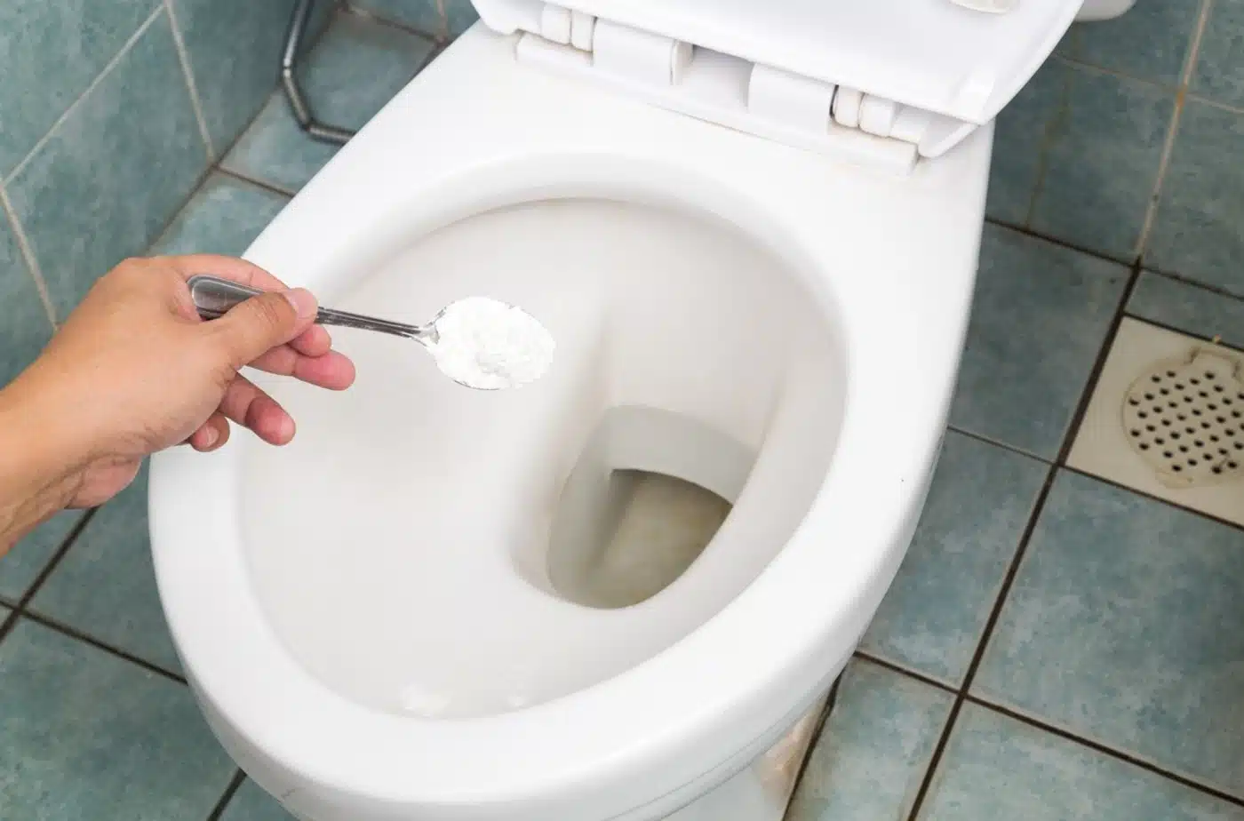 Les r&egrave;gles d'or pour que le bicarbonate fasse enfin effet dans la cuvette