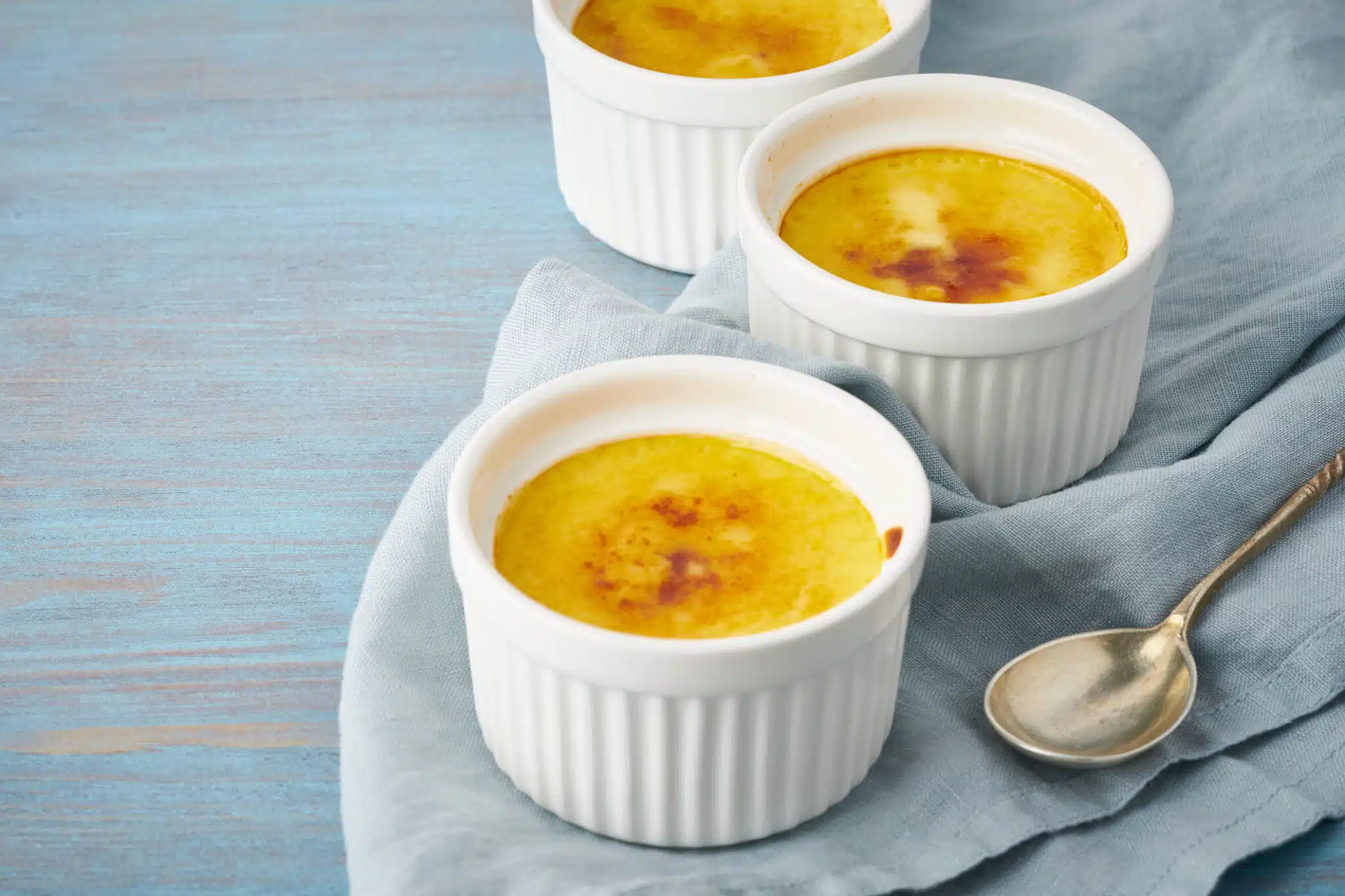Les &eacute;tapes de la recette d'&oelig;ufs au lait &agrave; l'ancienne de mamie