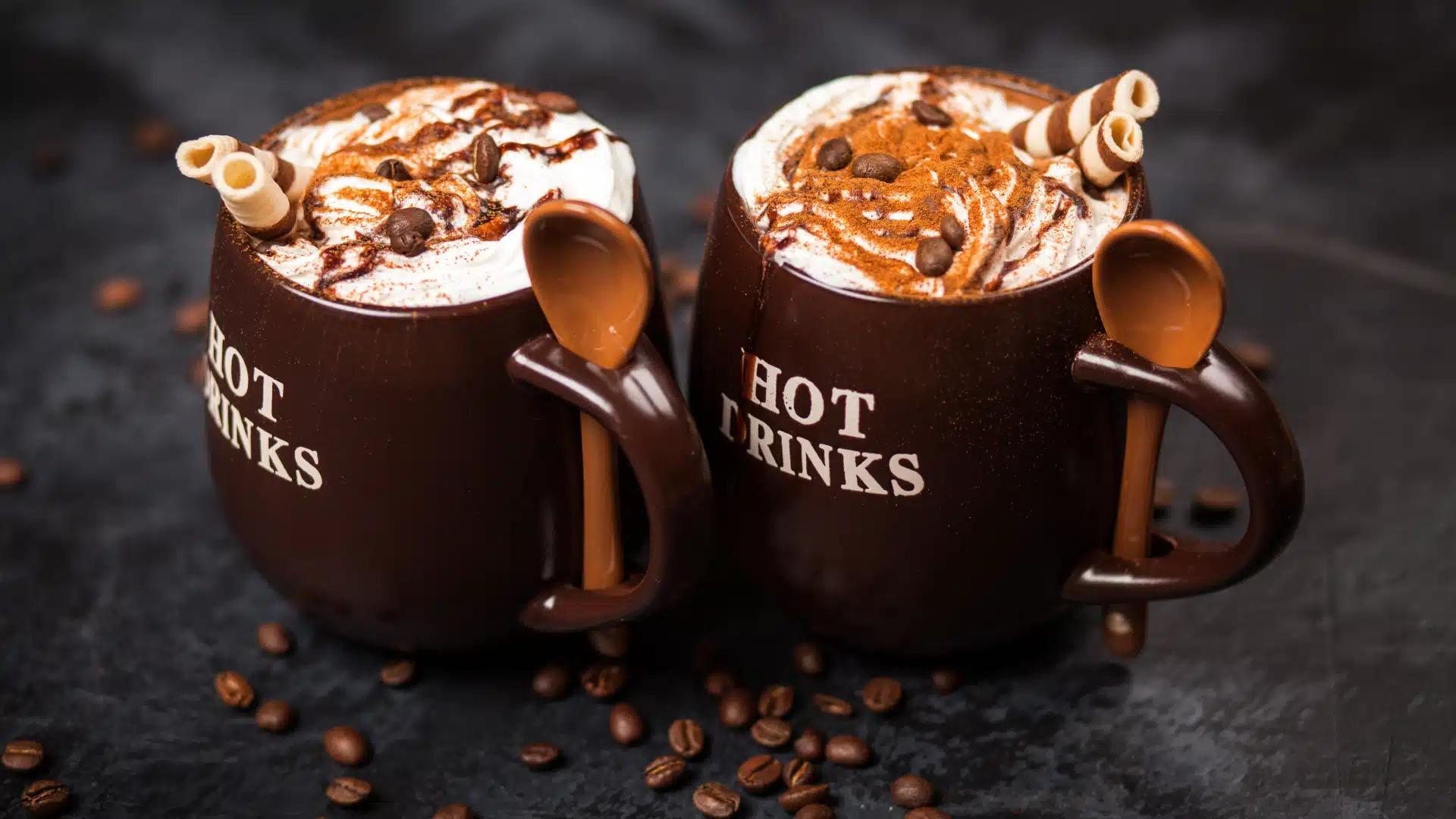 Chocolat chaud blanc au praliné croustillant : la gourmandise irrésistible
