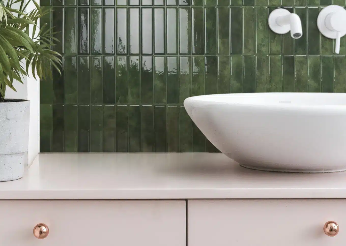 Mode d'emploi : r&eacute;ussir facilement la pose du zellige adh&eacute;sif et obtenir un r&eacute;sultat bluffant