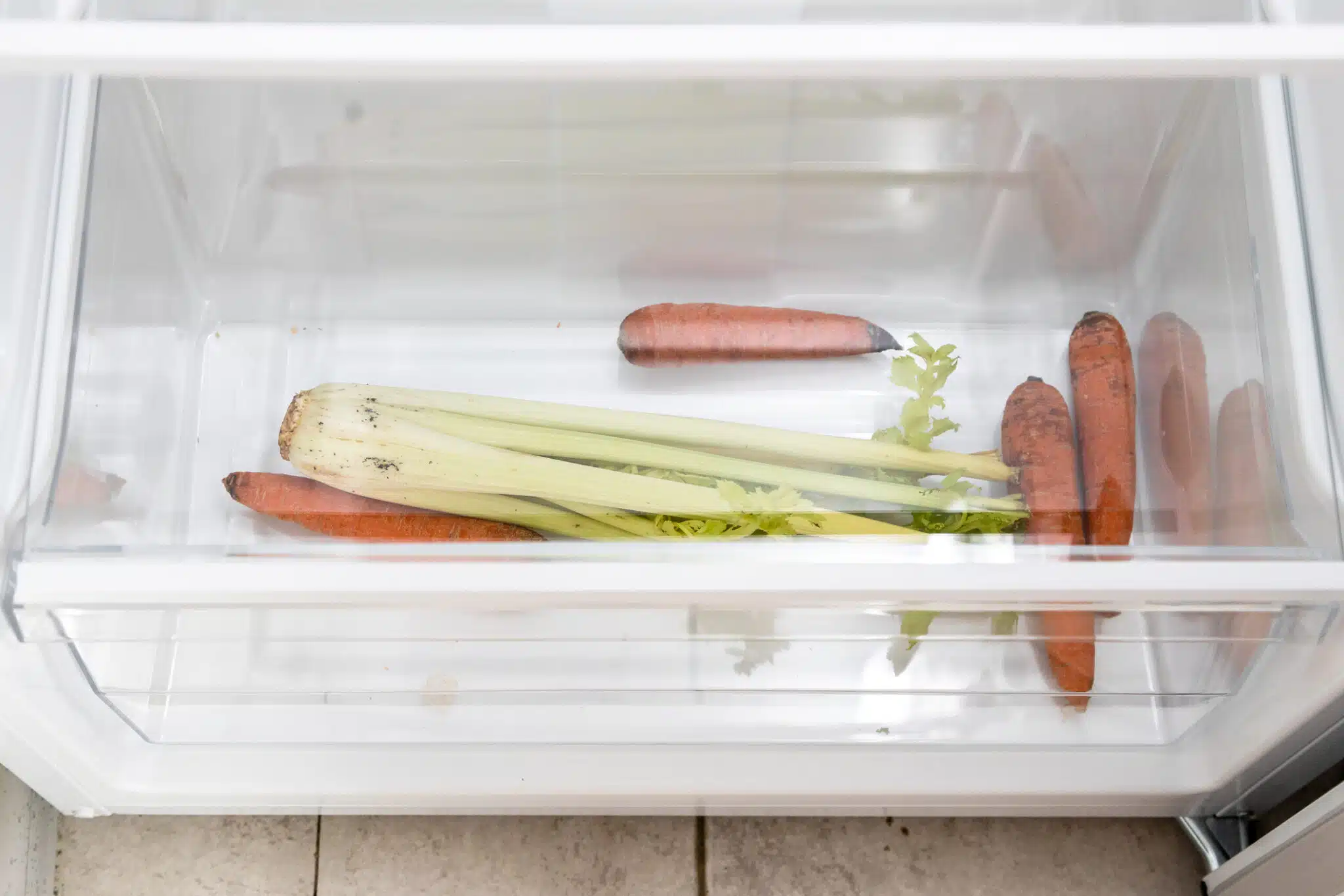 L'ingr&eacute;dient secret dans votre frigo : comment le papier absorbant peut sauver vos l&eacute;gumes