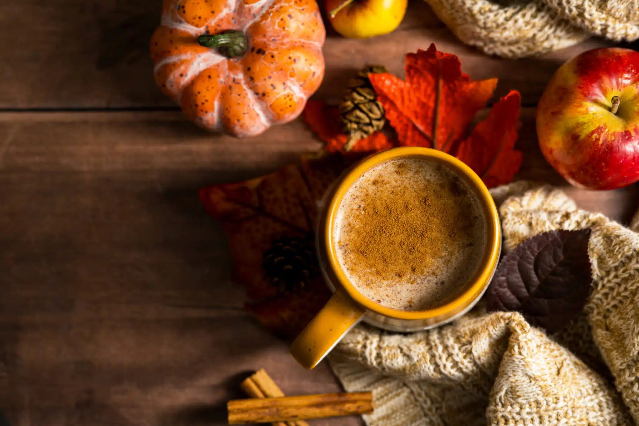 Latte pomme-cannelle ultra mousseux : douceur et r&eacute;confort en tasse