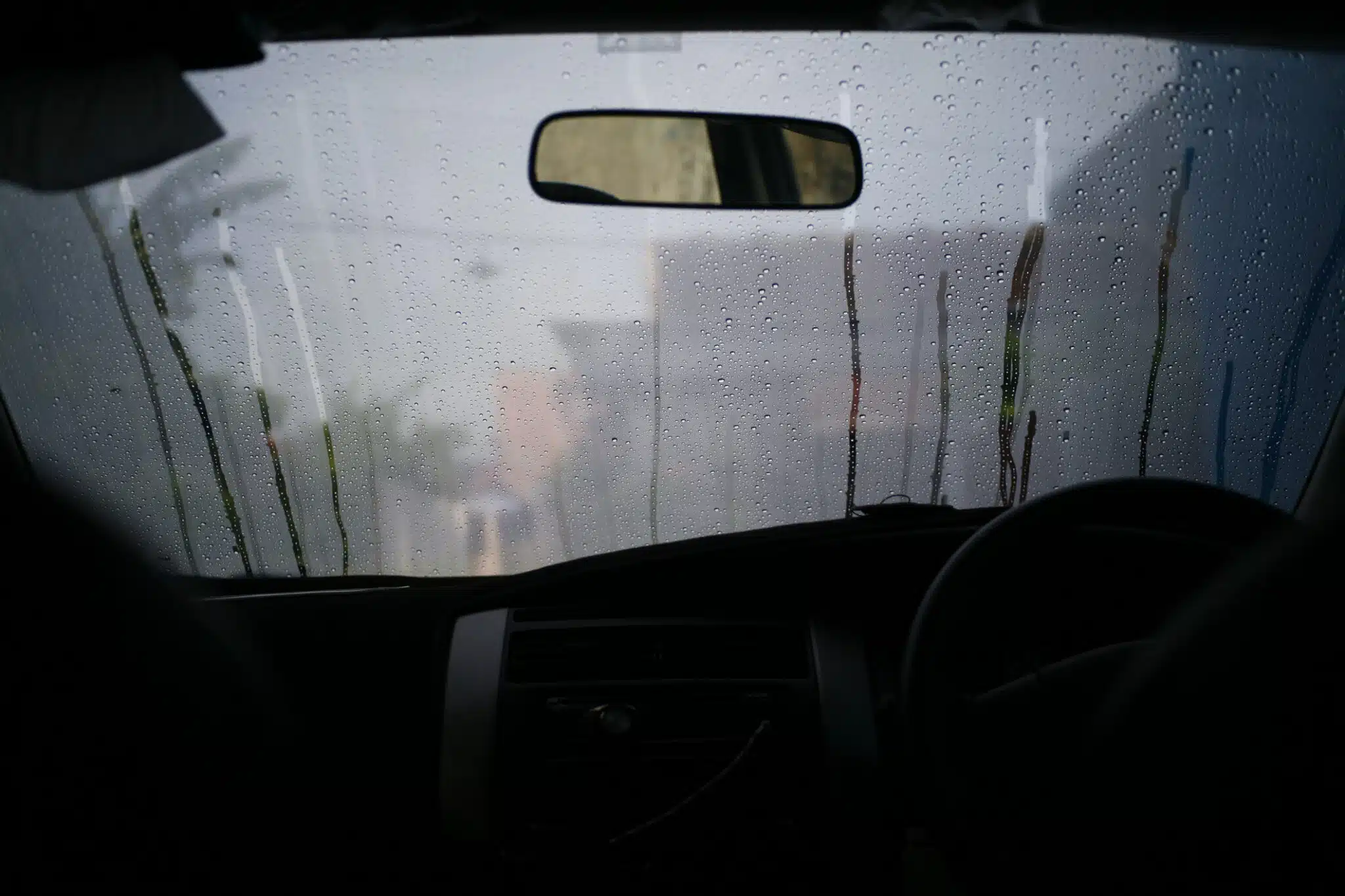 Le geste inattendu &agrave; conna&icirc;tre : la mousse &agrave; raser pour un pare-brise sans trace