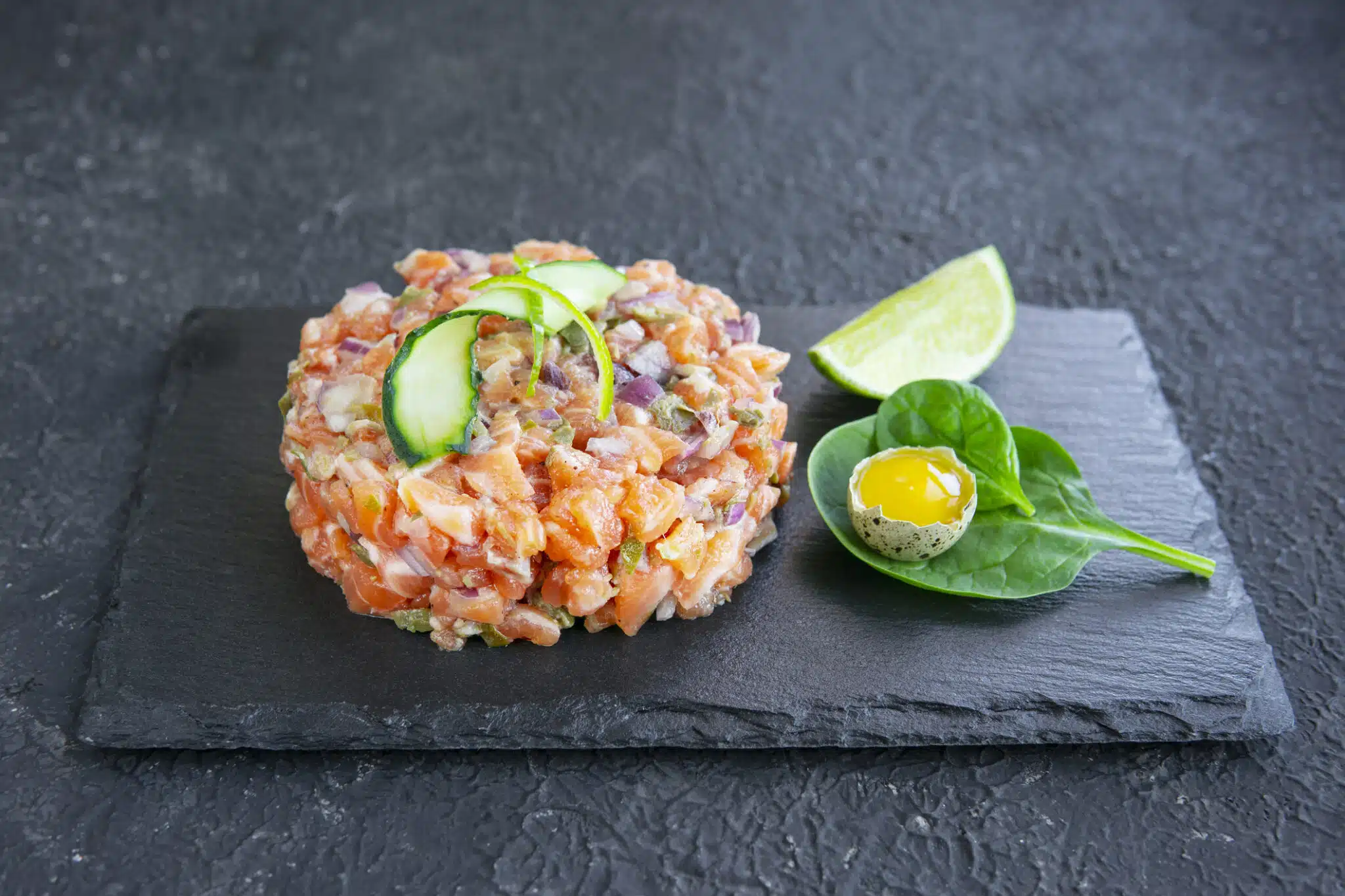 Gravlax minute &agrave; la betterave : l'&eacute;l&eacute;gance nordique en express