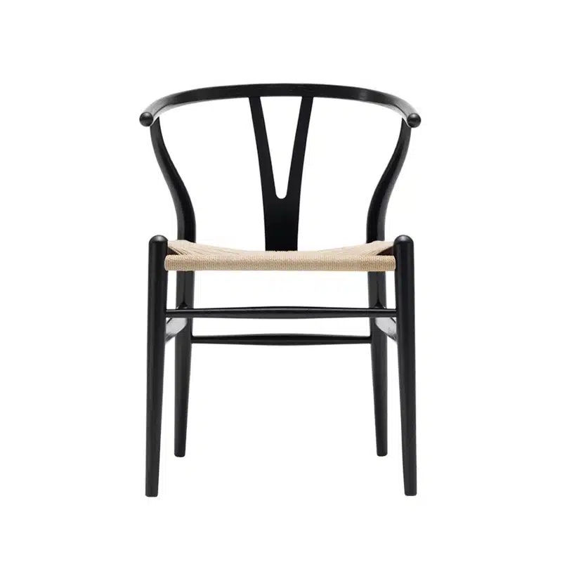 L'illusion parfaite : pourquoi la chaise Uish a tout de l'ic&ocirc;ne Wishbone, sauf le prix