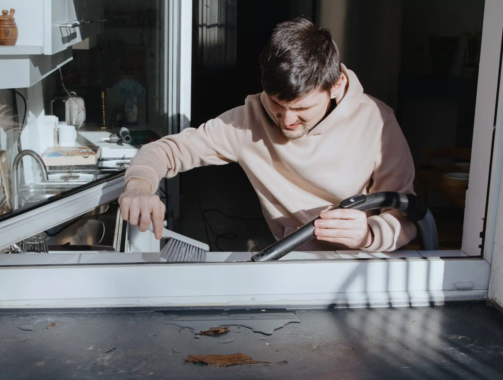 Bicarbonate et vinaigre : le duo effervescent pour d&eacute;caper la salet&eacute; incrust&eacute;e