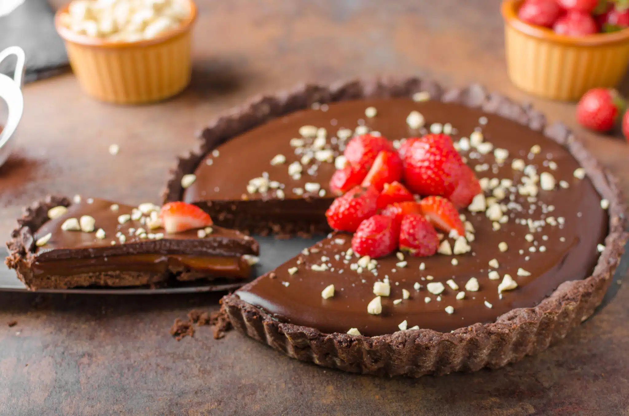 La pr&eacute;paration &eacute;tape par &eacute;tape : du fond sabl&eacute; &agrave; la ganache fondante