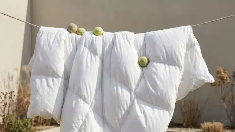 &laquo; Elle ressort comme neuve &raquo; : ce vieux geste du s&egrave;che-linge d&eacute;compacte les plumes d'une couette en quelques minutes