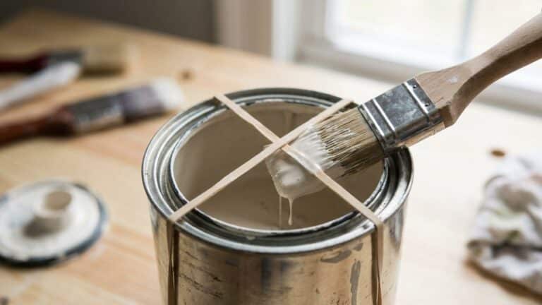 Fini le couvercle du pot de peinture impossible &agrave; refermer : voici ce que les peintres tendent en travers avant m&ecirc;me de tr...