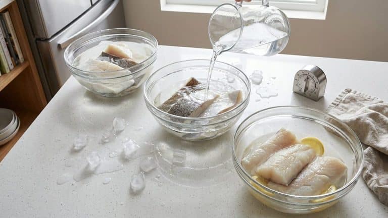 Dessaler morue et poisson sal&eacute; : temps de trempage, eau &agrave; changer, r&eacute;sultat